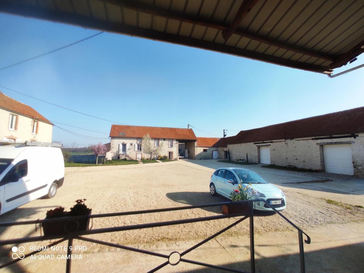 Chambre D'Hotes Le Domaine Des Hirondelles Champcenest Exterior photo