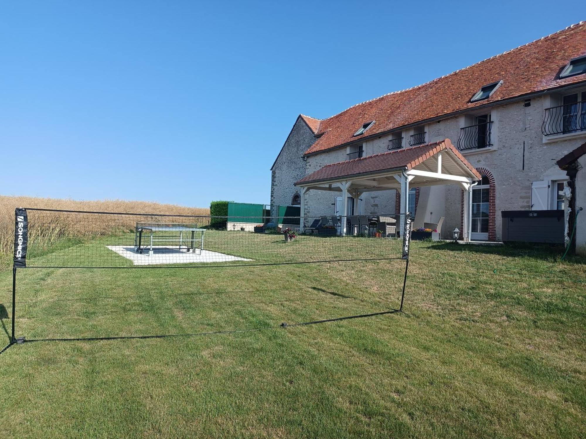 Chambre D'Hotes Le Domaine Des Hirondelles Champcenest Exterior photo